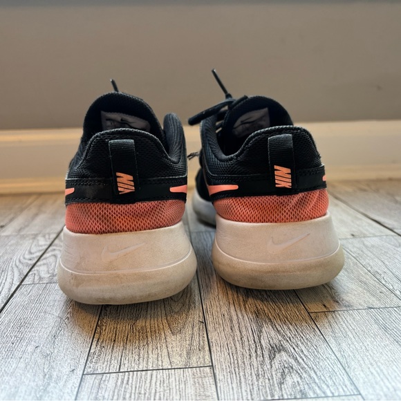 Nike Star Runner 4 Youth Black with Pink Stripe - Picture 4 of 8